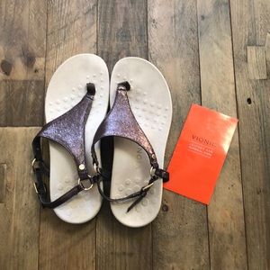 New VIONIC Women’s Size 8 Bronze Sandals